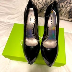 Black patent leather Gianni Bini high heels never worn. 9.5 new without box